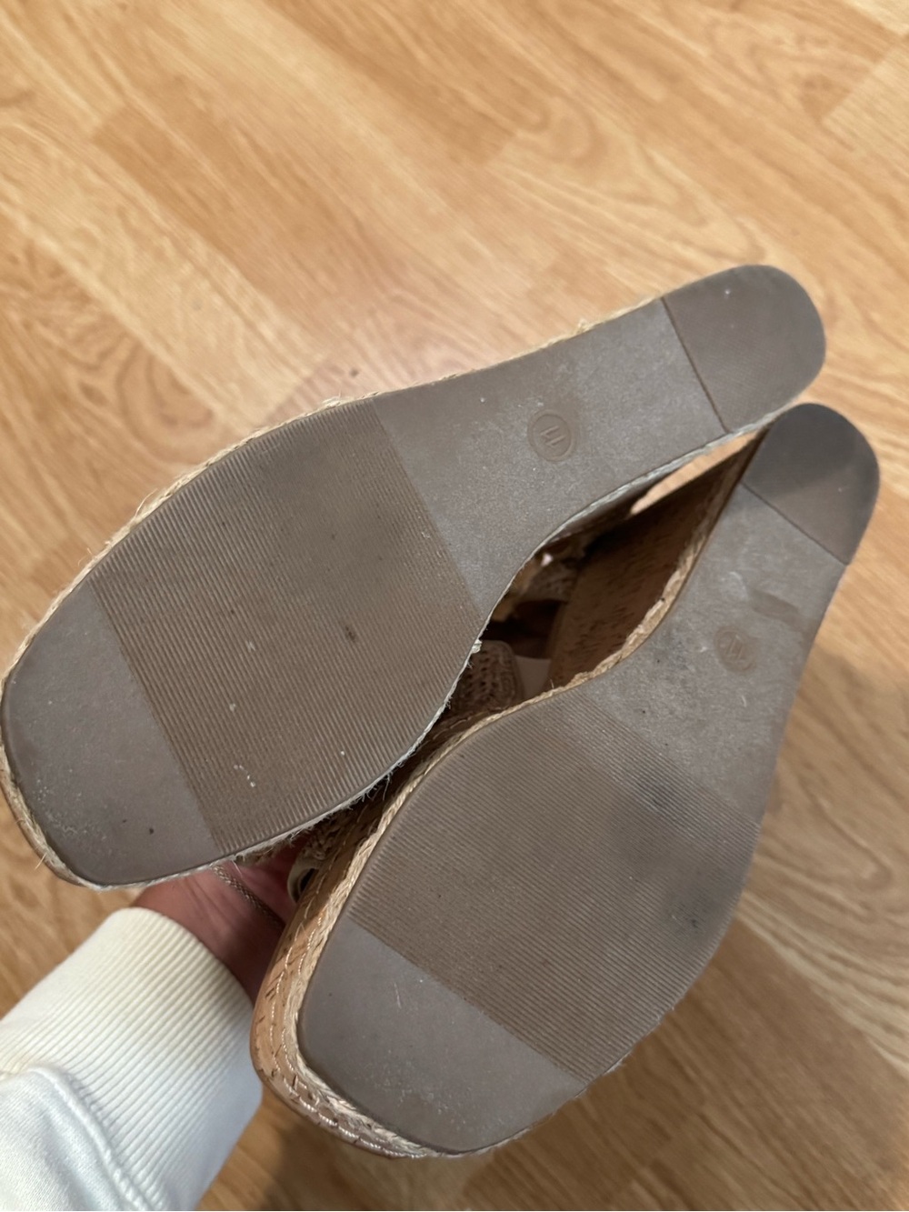 NWOT Universal Thread Wedges - Picture 5 of 5